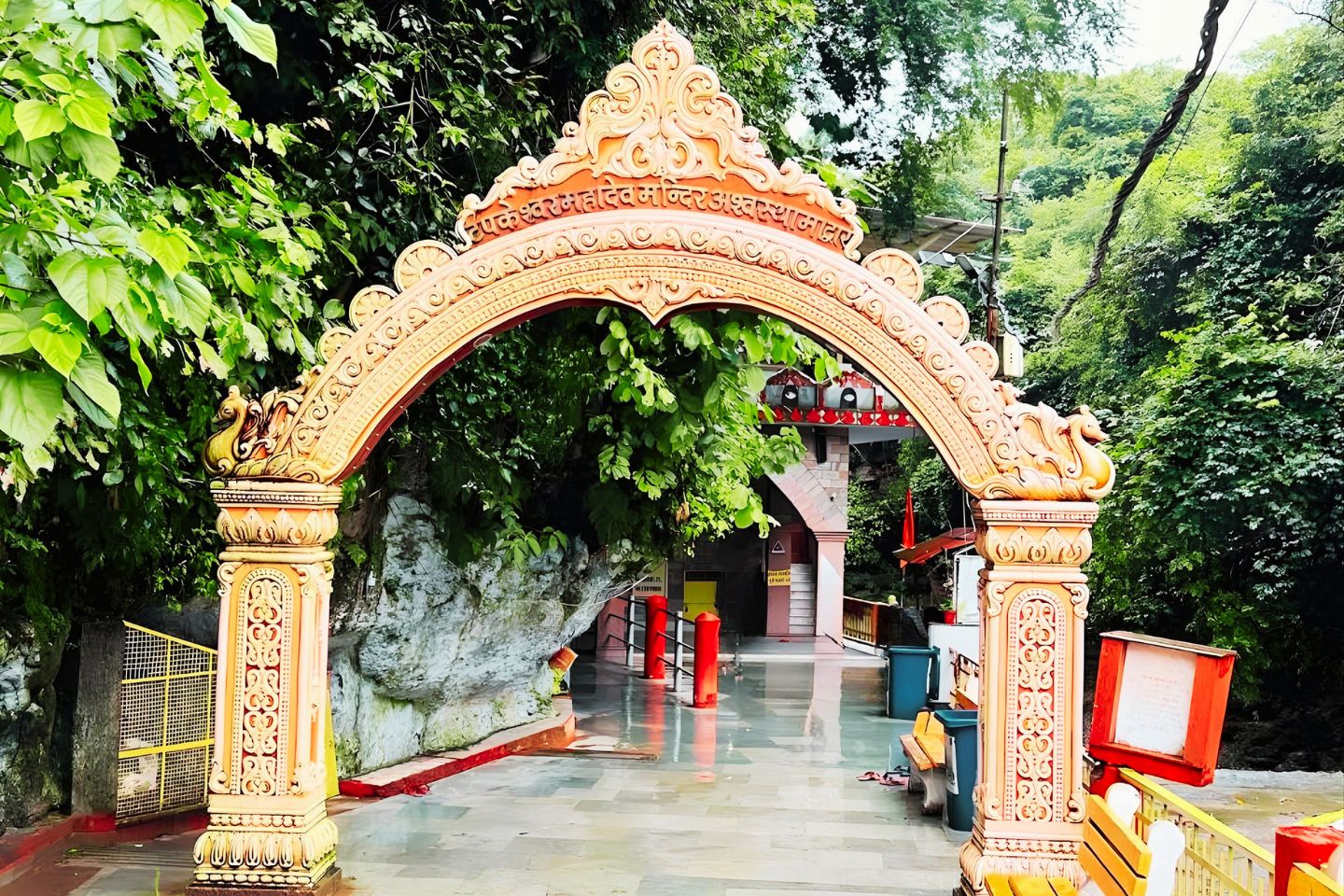 Tapkeshwar Temple, Dehradun